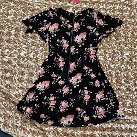 NWT Black and pink floral zippered dress with side bow - Picture 7 of 7